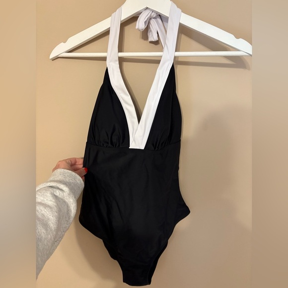 Cupshe Black and White One-Piece Swimsuit NWTs Size Medium - Picture 5 of 8
